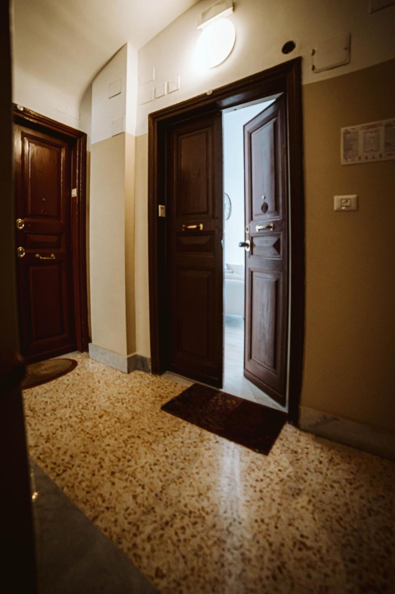 Colosseo Cozy Rooms B&B โรม ภายนอก รูปภาพ
